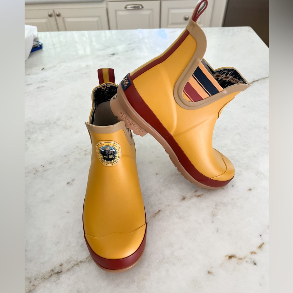 Pendleton Heritage Yellowstone National Park Chelsea Rainboots NIB